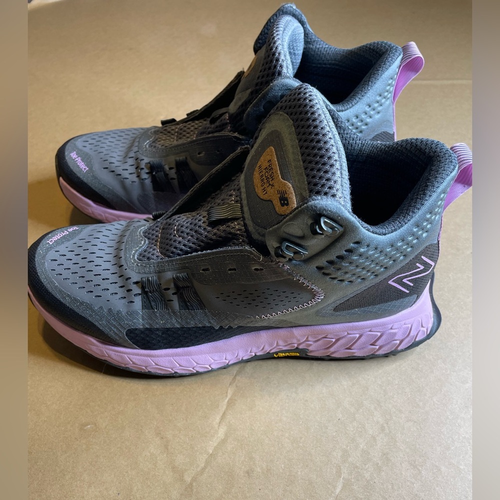 Women New Balance Fresh Foam X Hierro Mid Grey Pink Hiking Shoes Size 8.5